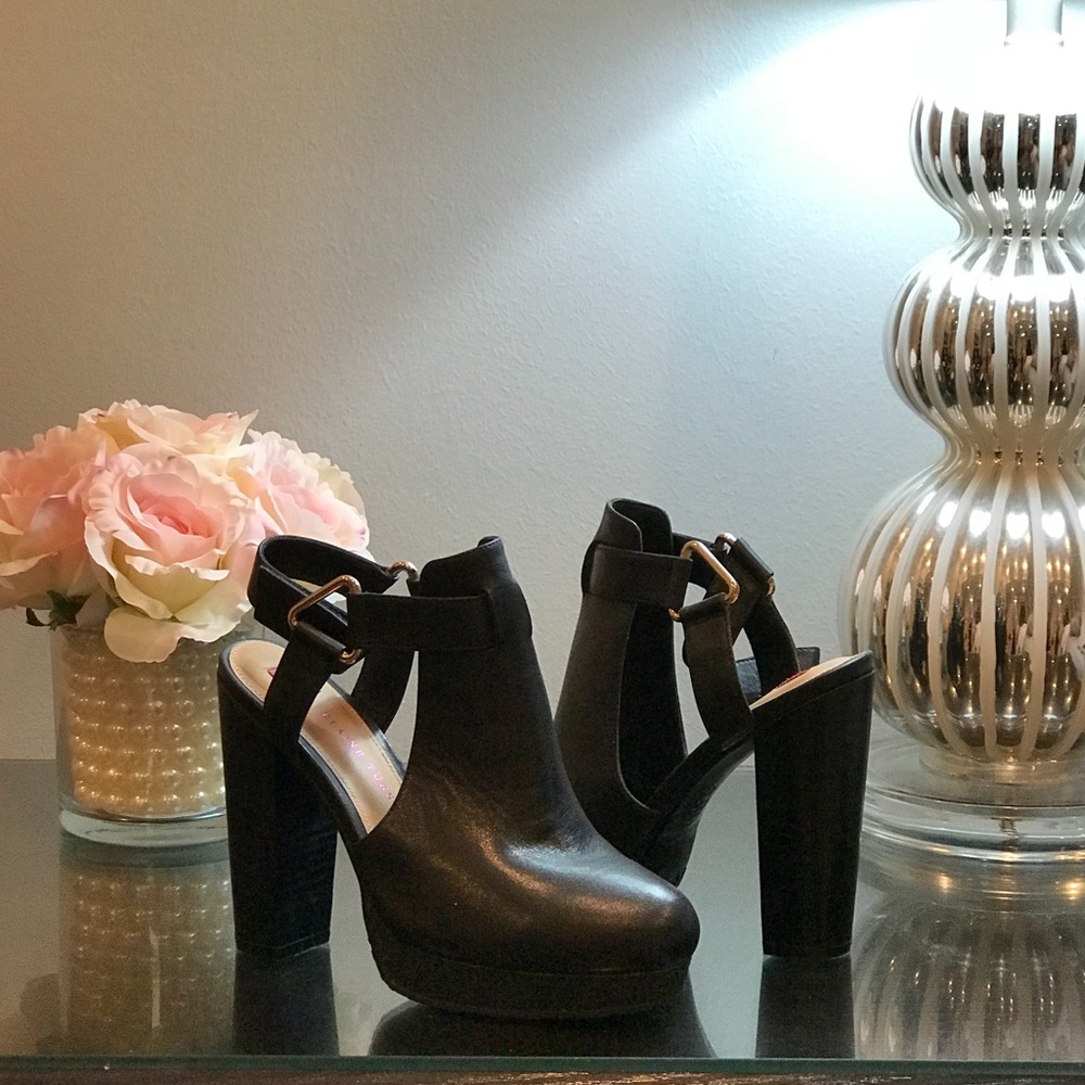 Elaine turner heels